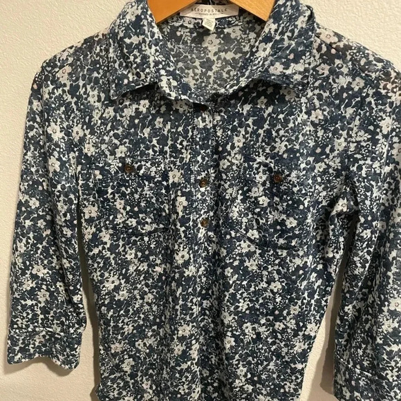 Aeropostale buttoned short sleeve fitted blouse size XS - Picture 1 of 4